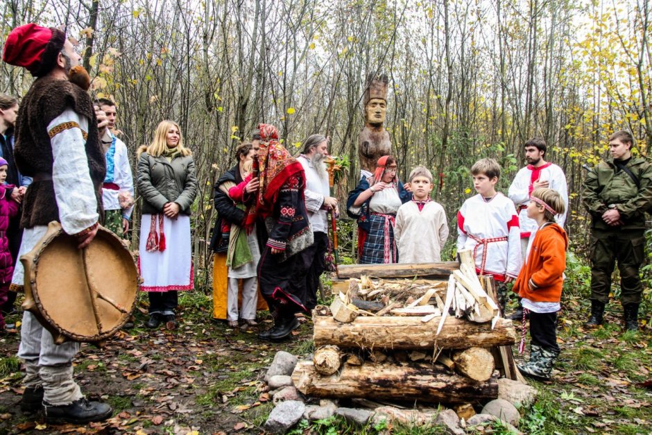 Славянский народный костюм
