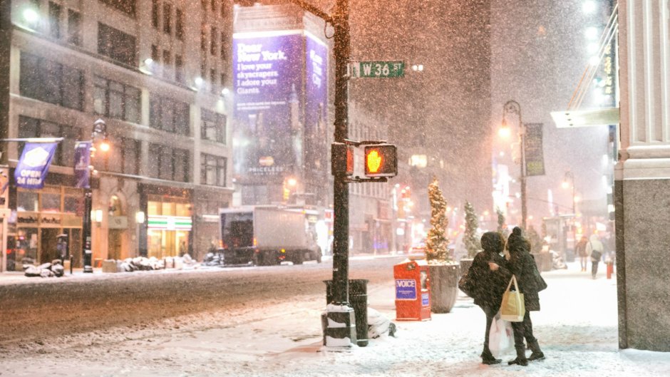 Ночной снежный Нью Йорк