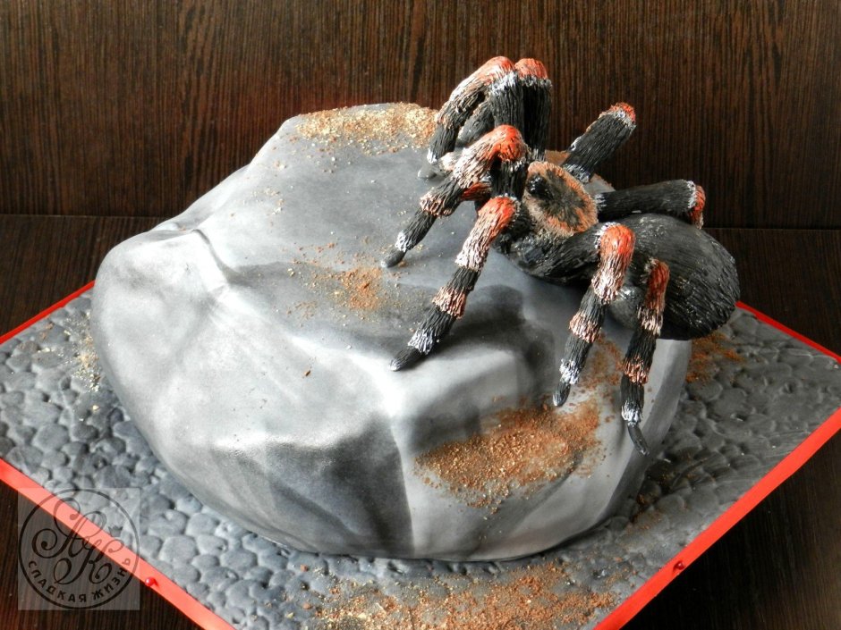 Торт человек паук с пряниками