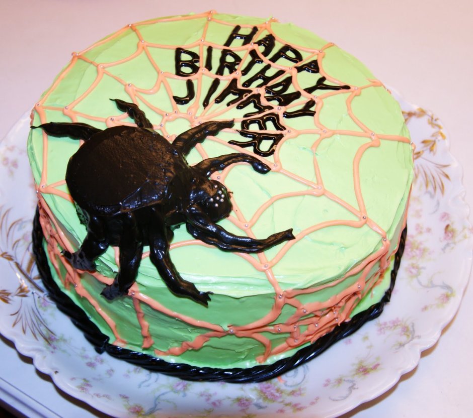 Декор торта с пауками
