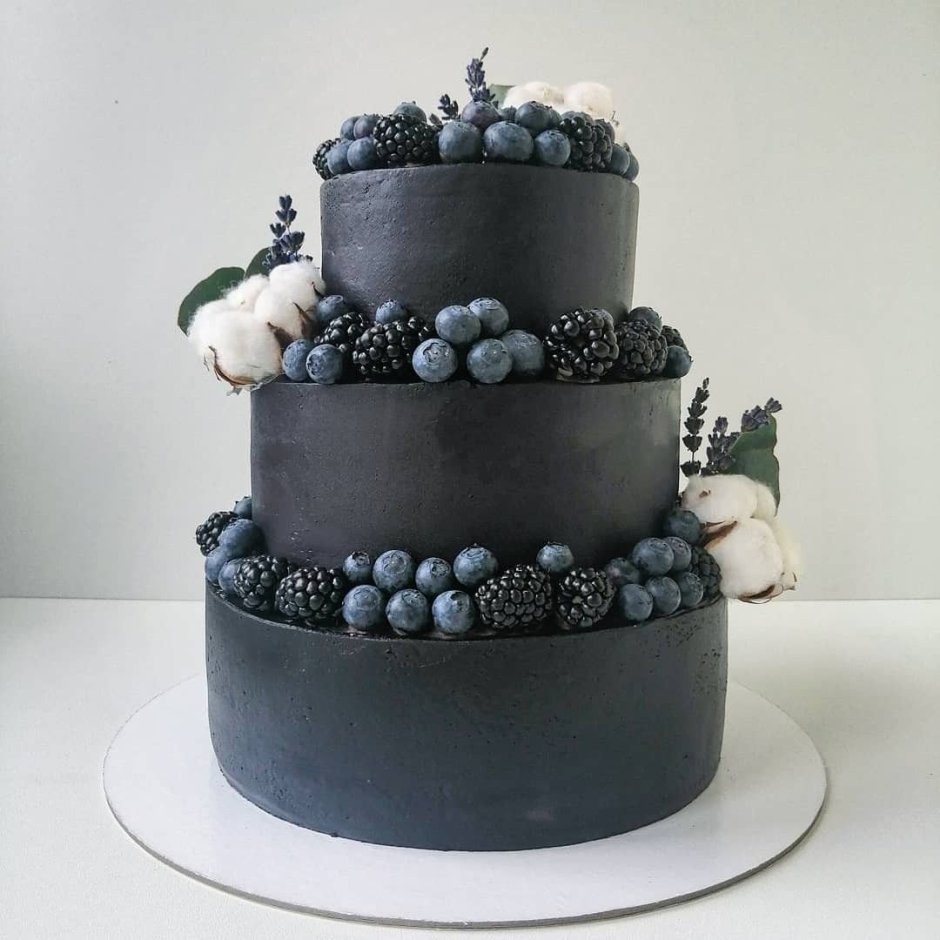 Свадебный торт с голубикой