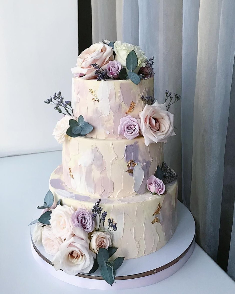Блестящий торт на свадьбе