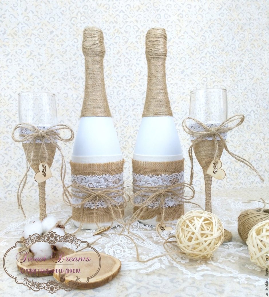 Свадебные бутылки и бокалы в стиле рустик