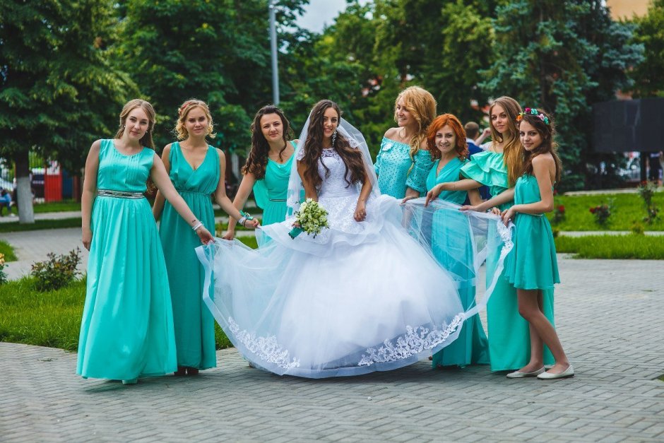Свадебное платье бирюзового цвета