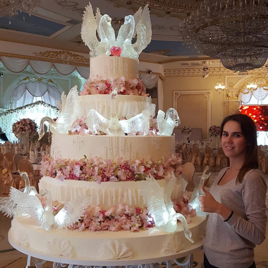 Торт на свадьбу Бородиной от Рената Агзамова