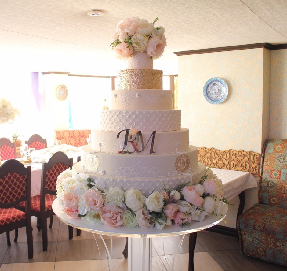 Шикарный свадебный торт