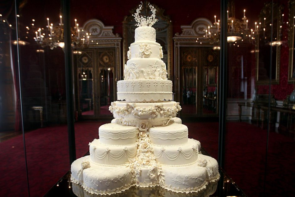 Появление свадебного торта