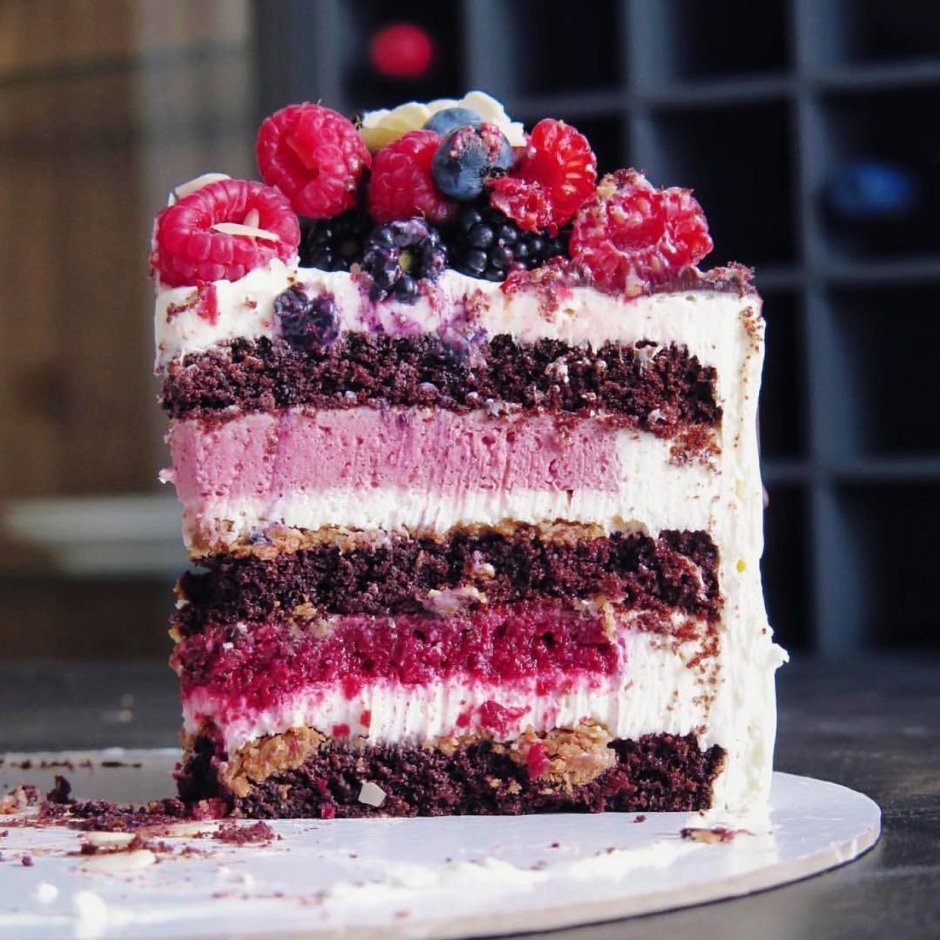 Бисквитный торт розовый