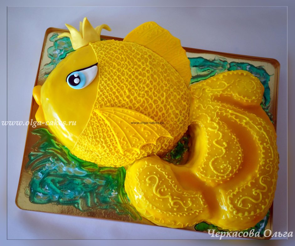 Торт в виде золотой рыбки