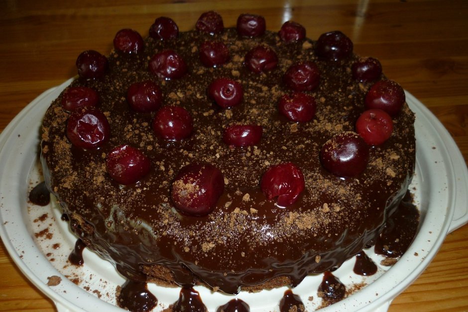 Тортик шоколадный с вишней