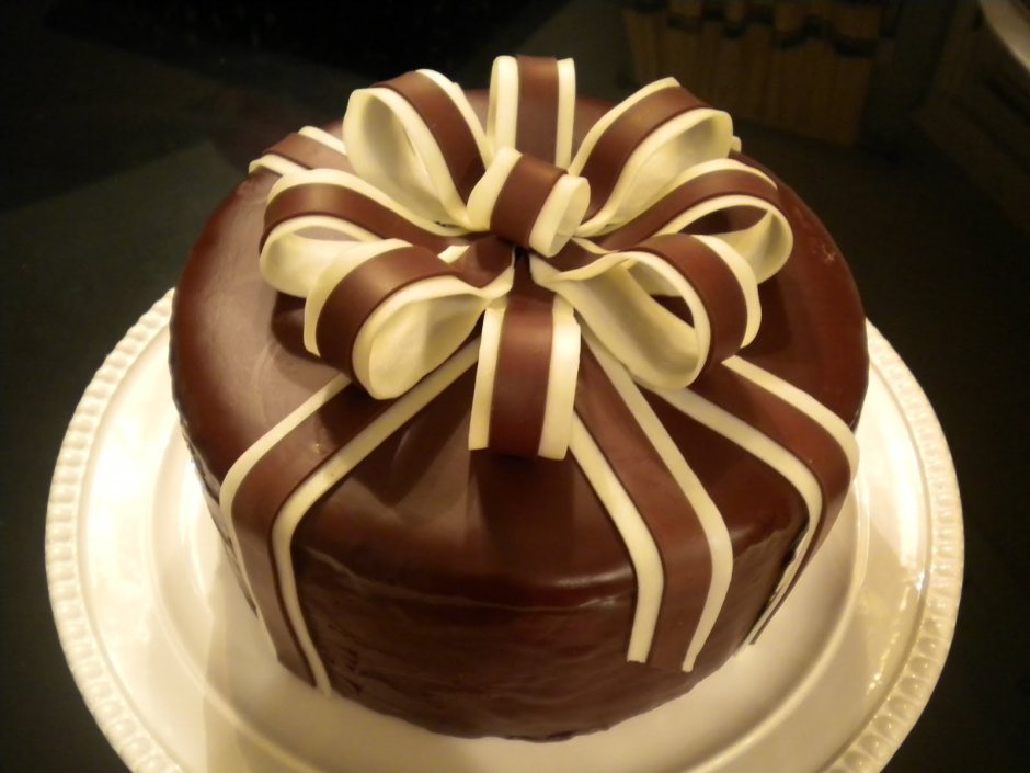 Торт с шоколадным бантом
