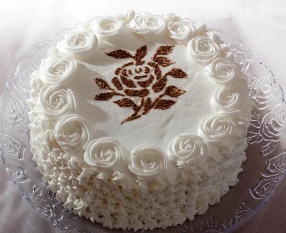 Красивое украшение торта кремом