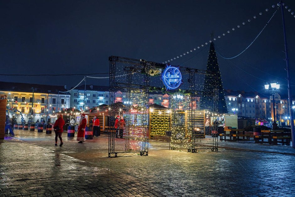 Новогодняя ярмарка на красной площади 2021