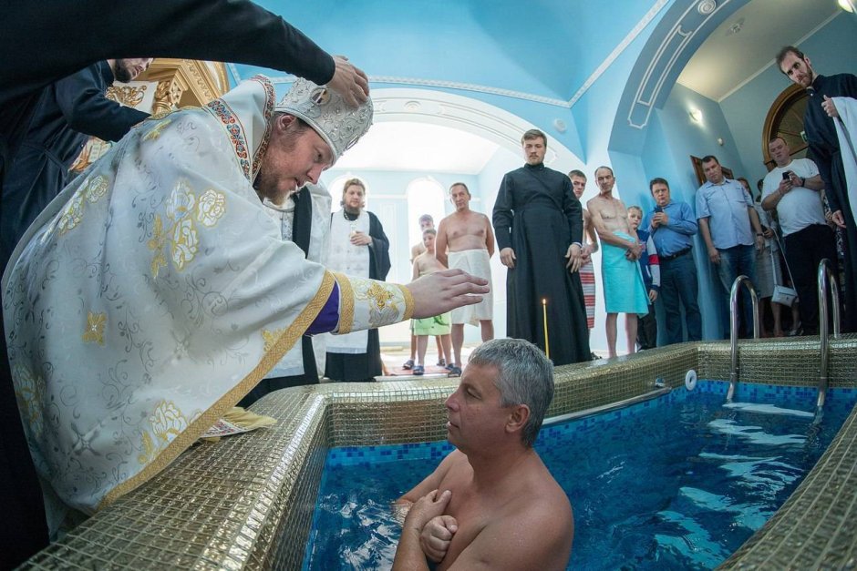 Крещение в церкви