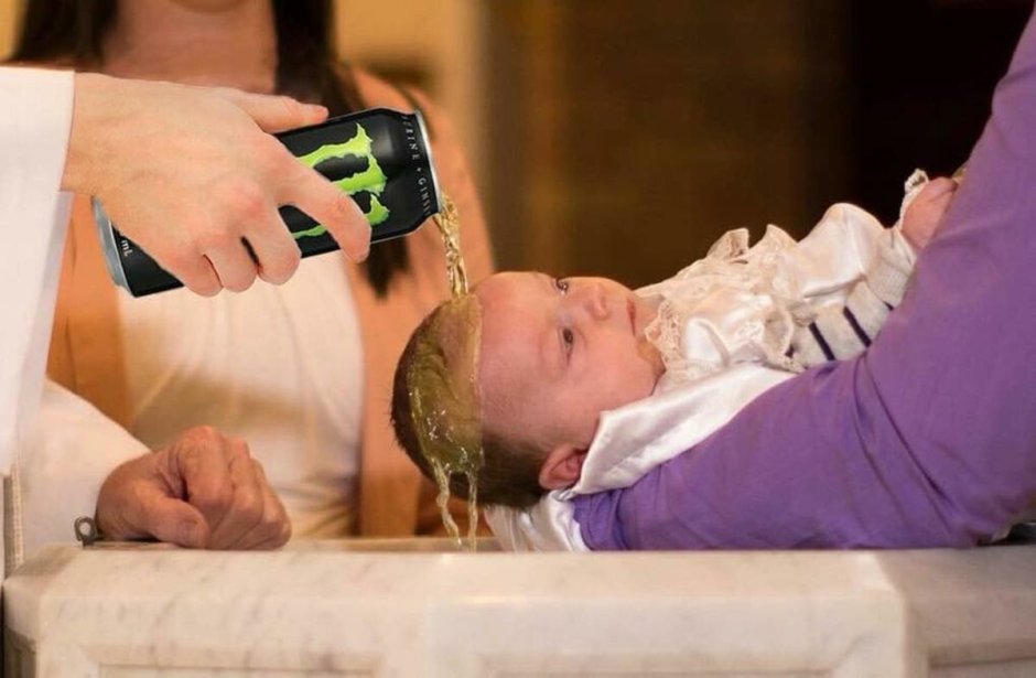 Ребёнка крестят энергетиком Мем