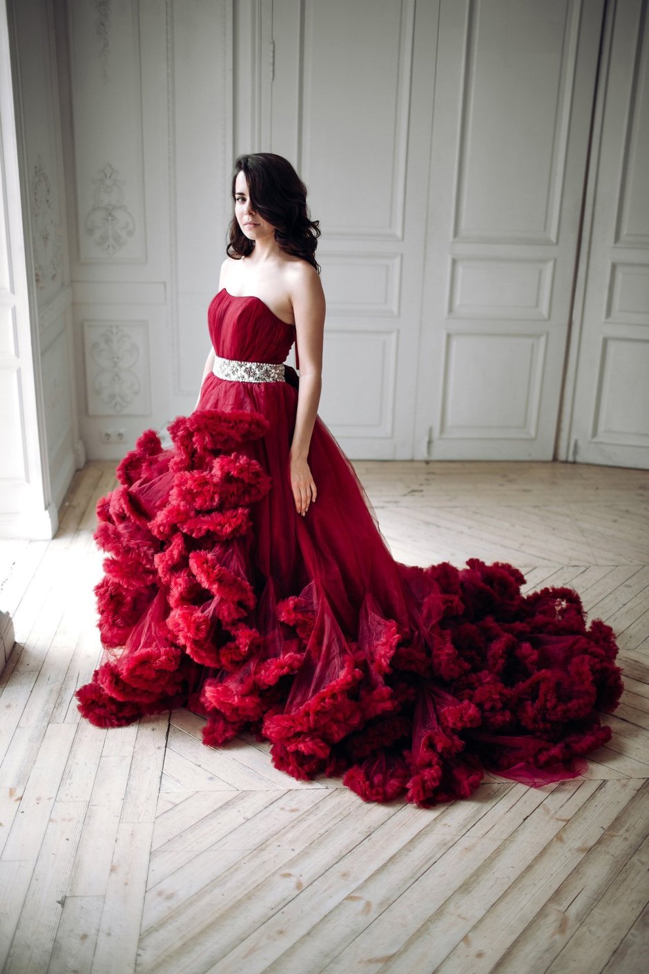 Бордовое свадебное платье