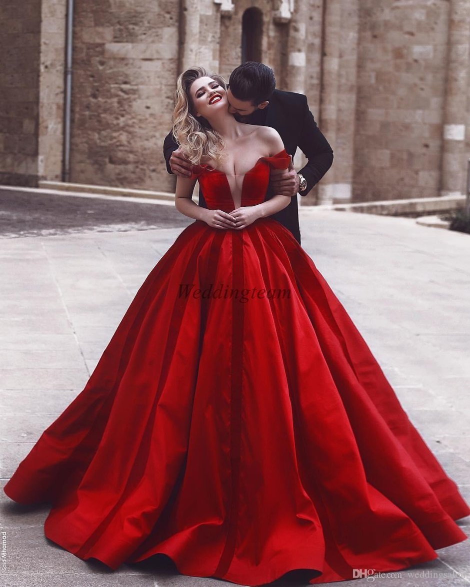 Платье свадебное красни