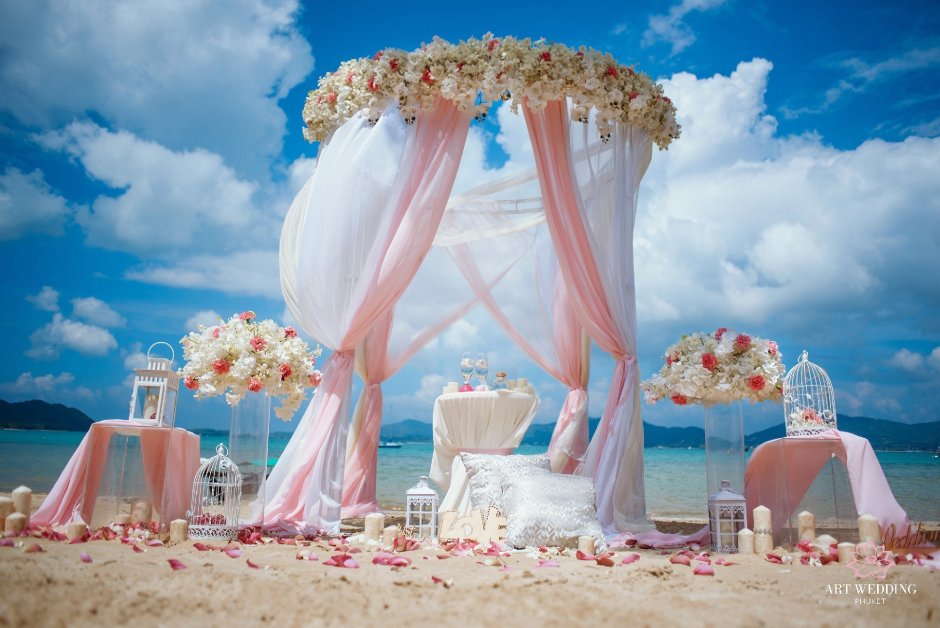 Свадебный шатер на берегу моря
