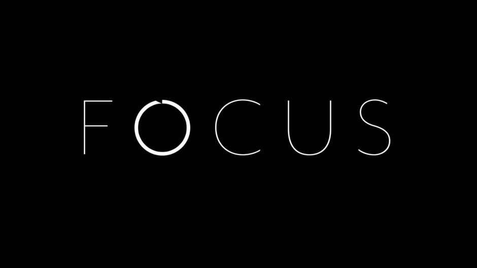 Focus надпись на черном фоне