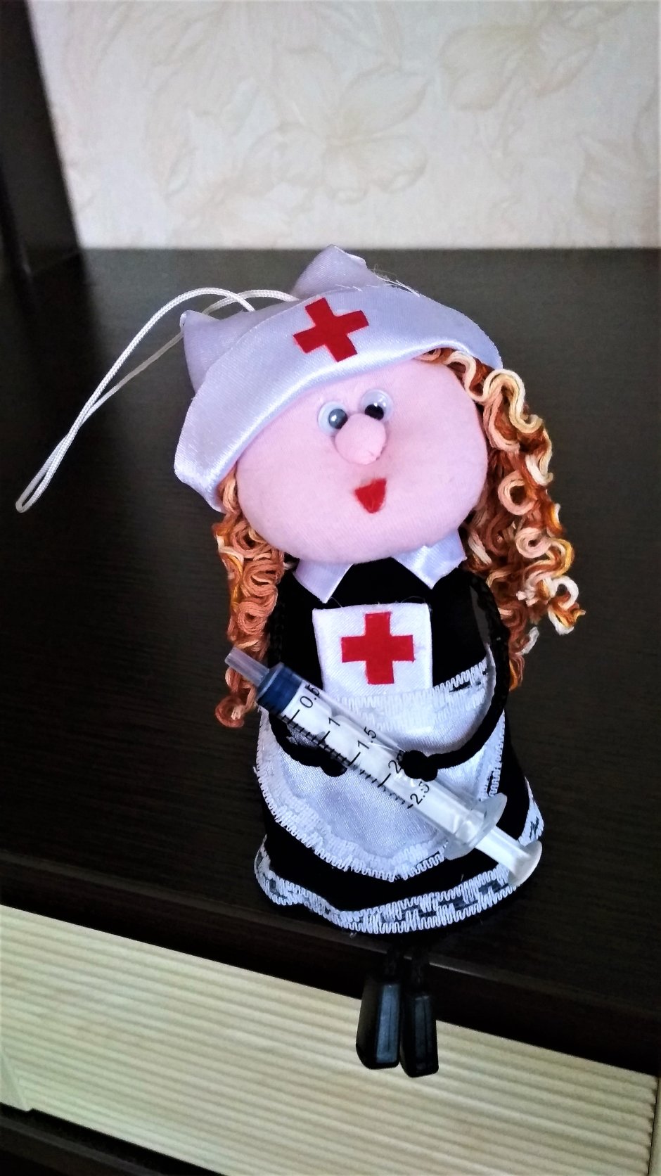 Кукла из фоамирана доктор