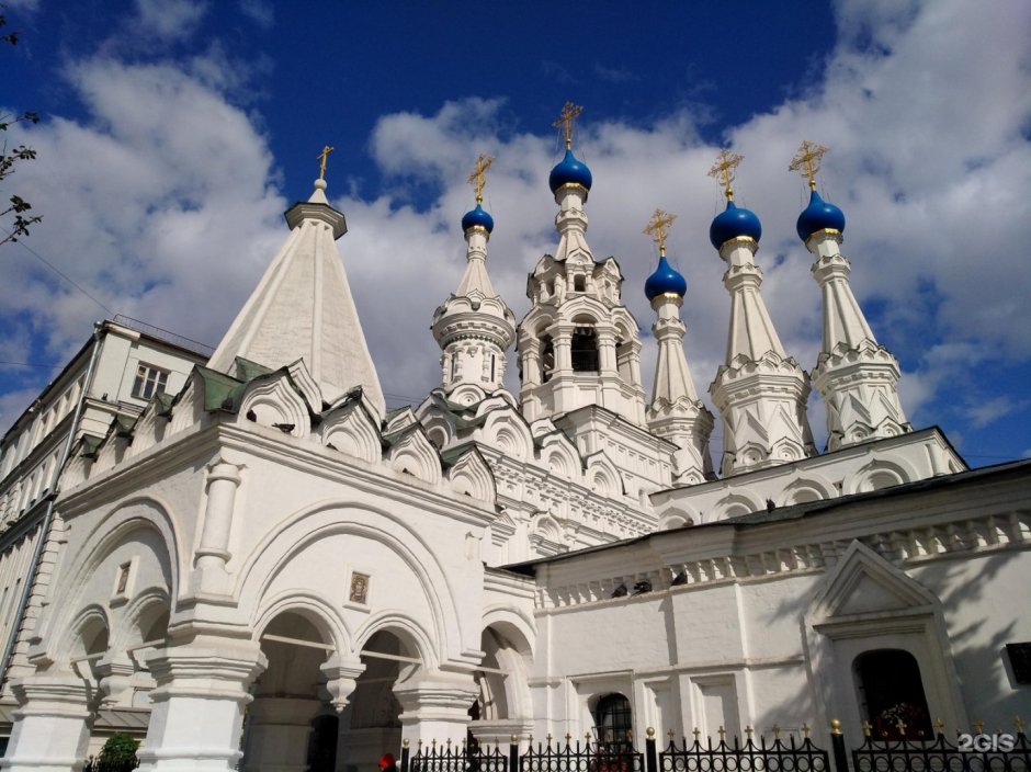 Храм Рождества в Путинках в Москве