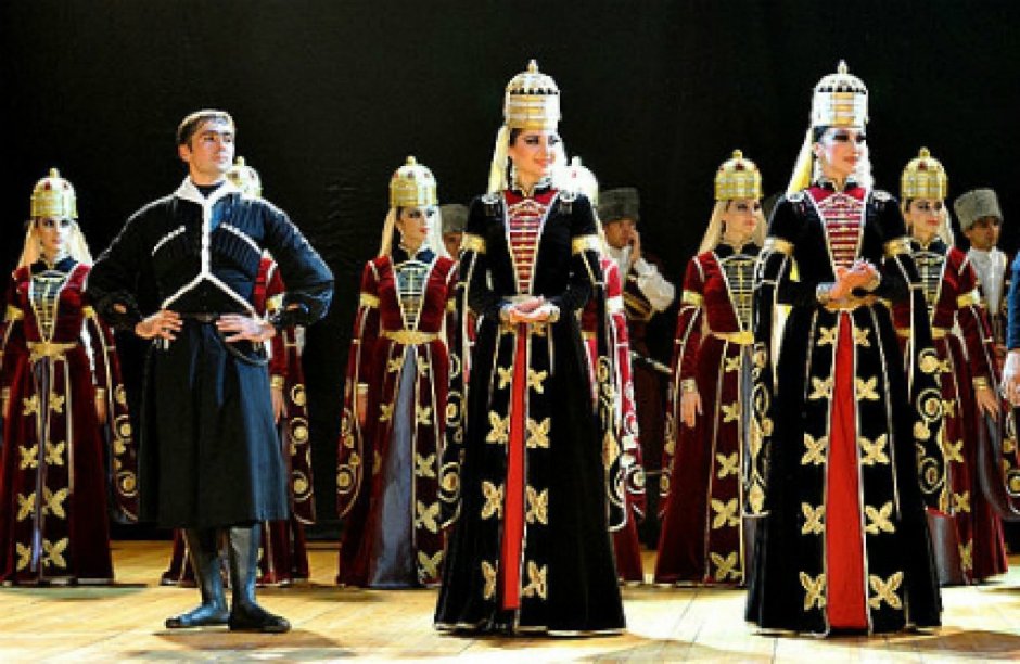 Национальный костюм балкарцев ансамбль