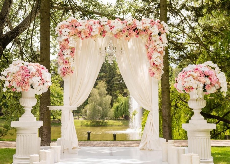 Свадебная арка на природе