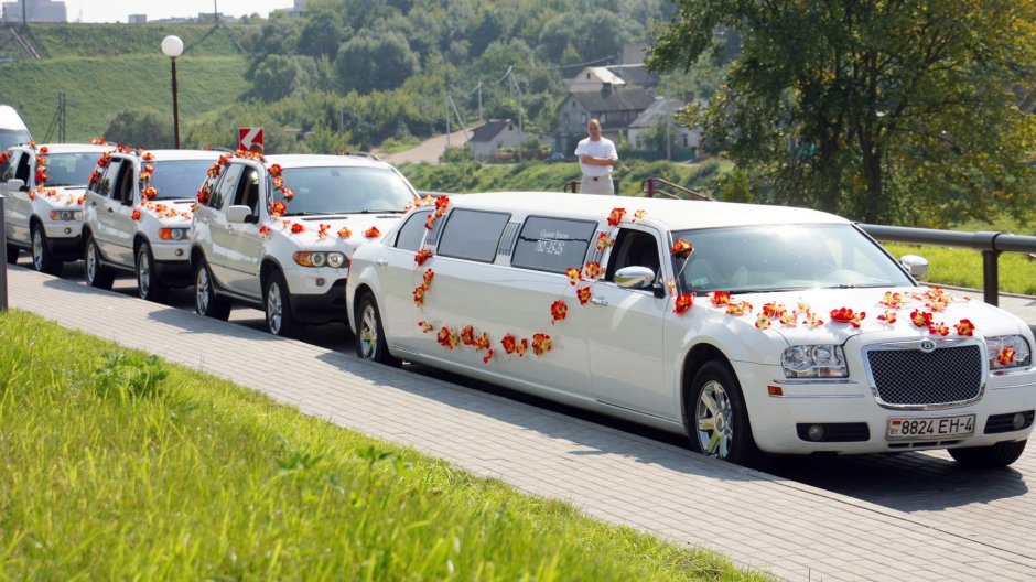 Украшение лимузина на свадьбу