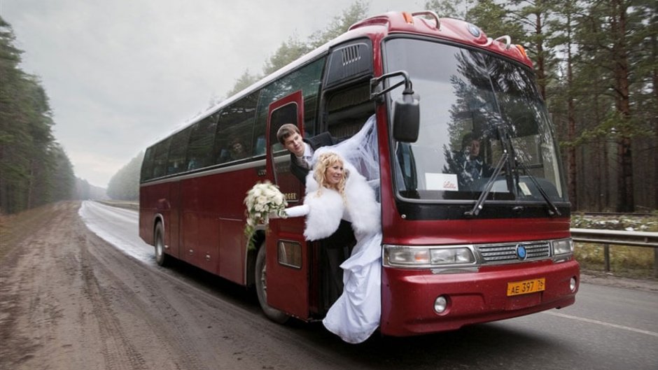 Свадебная фотосессия в автобусе