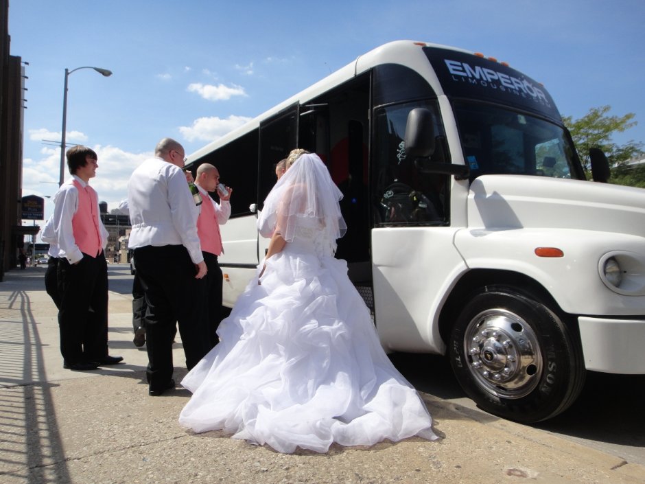 Открытый автобус на свадьбу