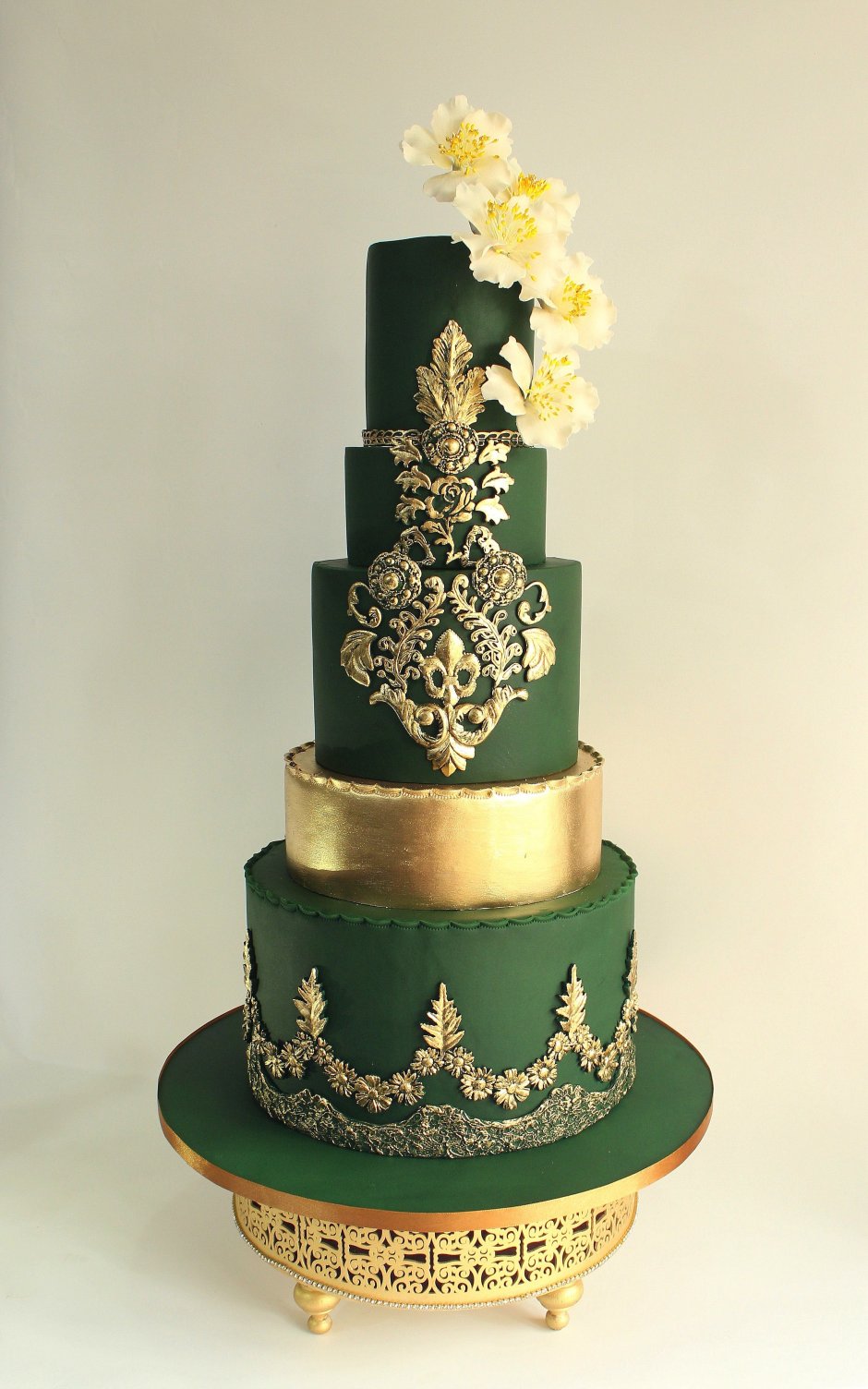 Торт зеленый с золотом