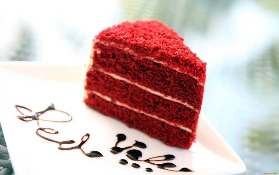 Украшение торта красный бархат с вишней
