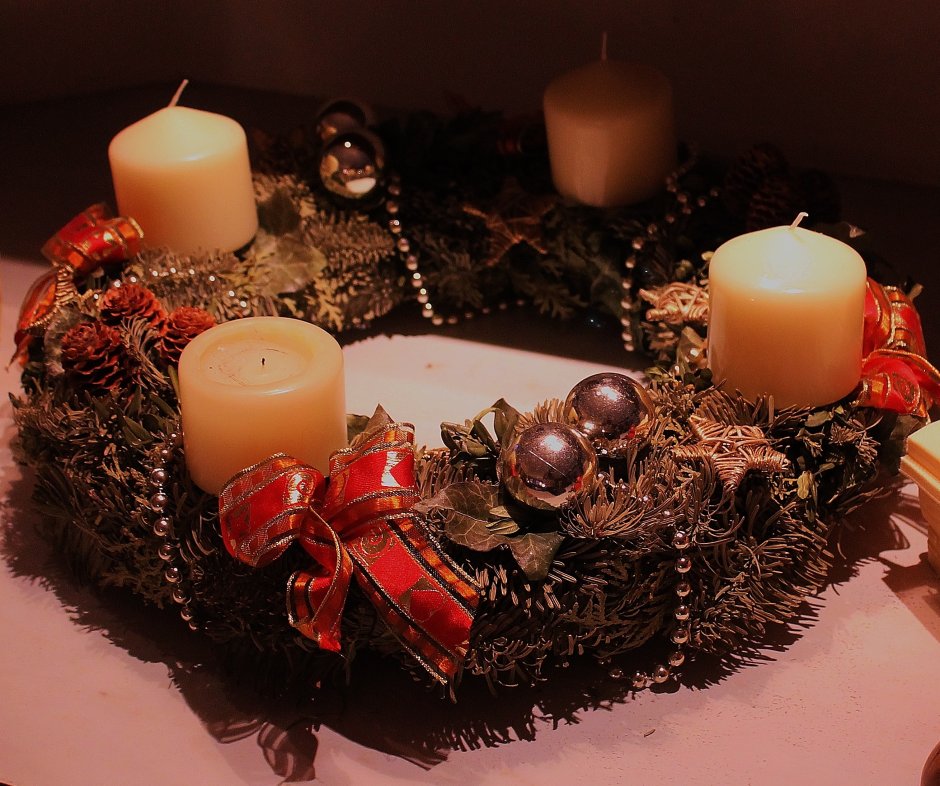 Рождественский венок со свечами