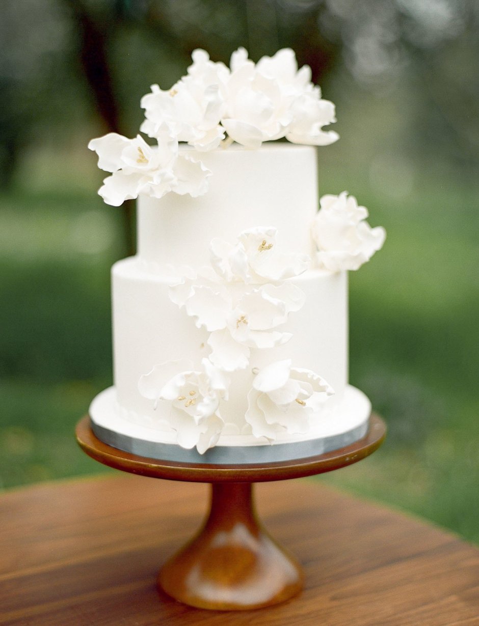 Свадебный торт с кружевами