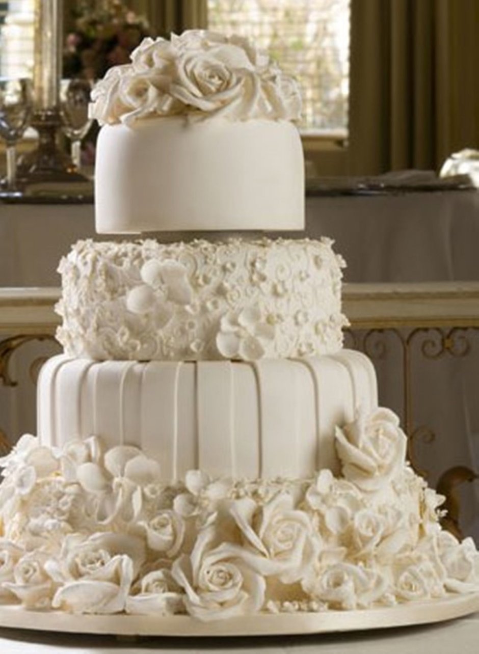 Свадебный торт двухъярусный белый
