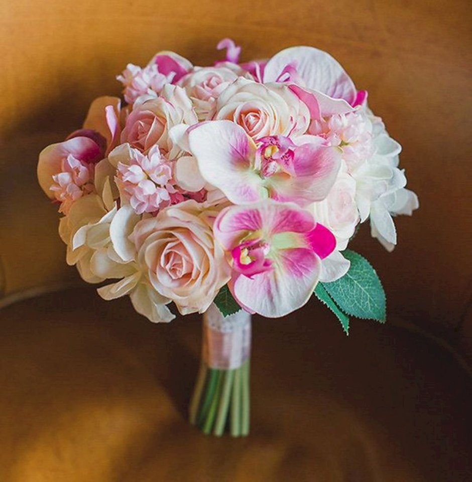 Букет невесты с орхидеями
