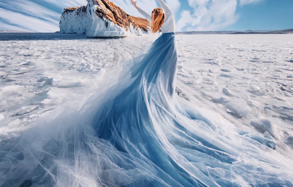 Фотосессия на Байкале зимой в платье