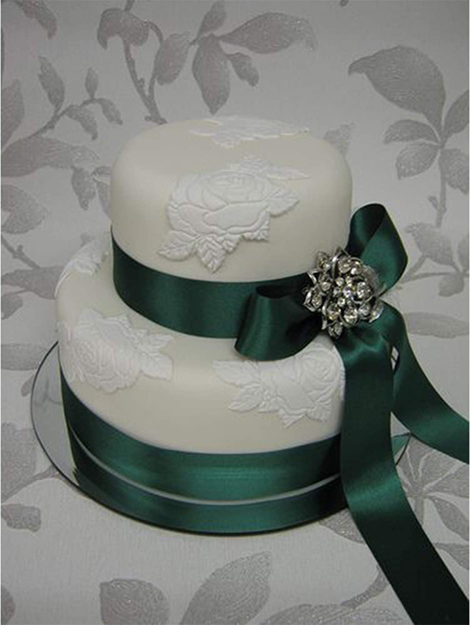 Свадебный торт двухъярусный изумрудного цвета