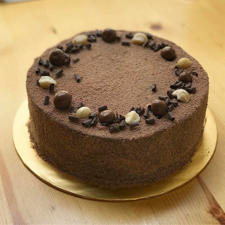 Украсить торт тертым шоколадом