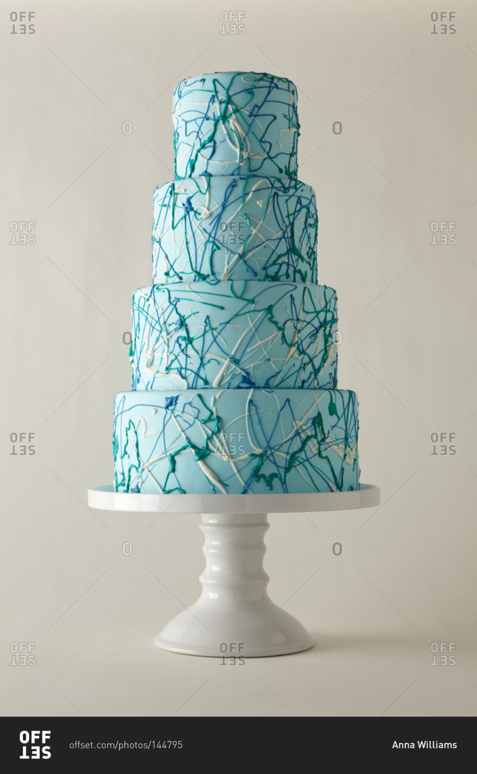 Свадебный торт с брызгами