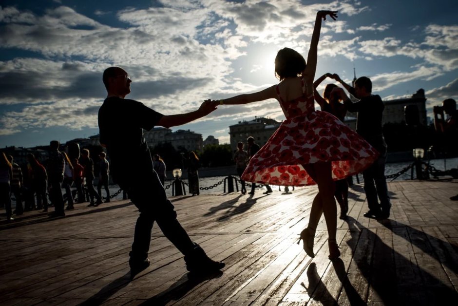 Латиноамериканские танцы на улице
