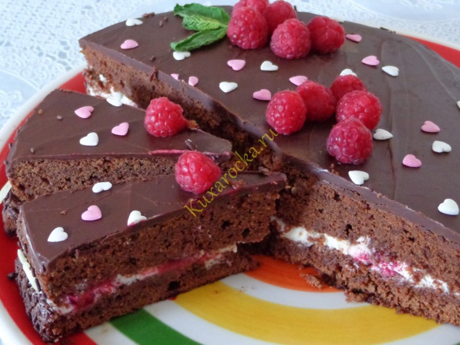 Шоколадно малиновый торт разрез