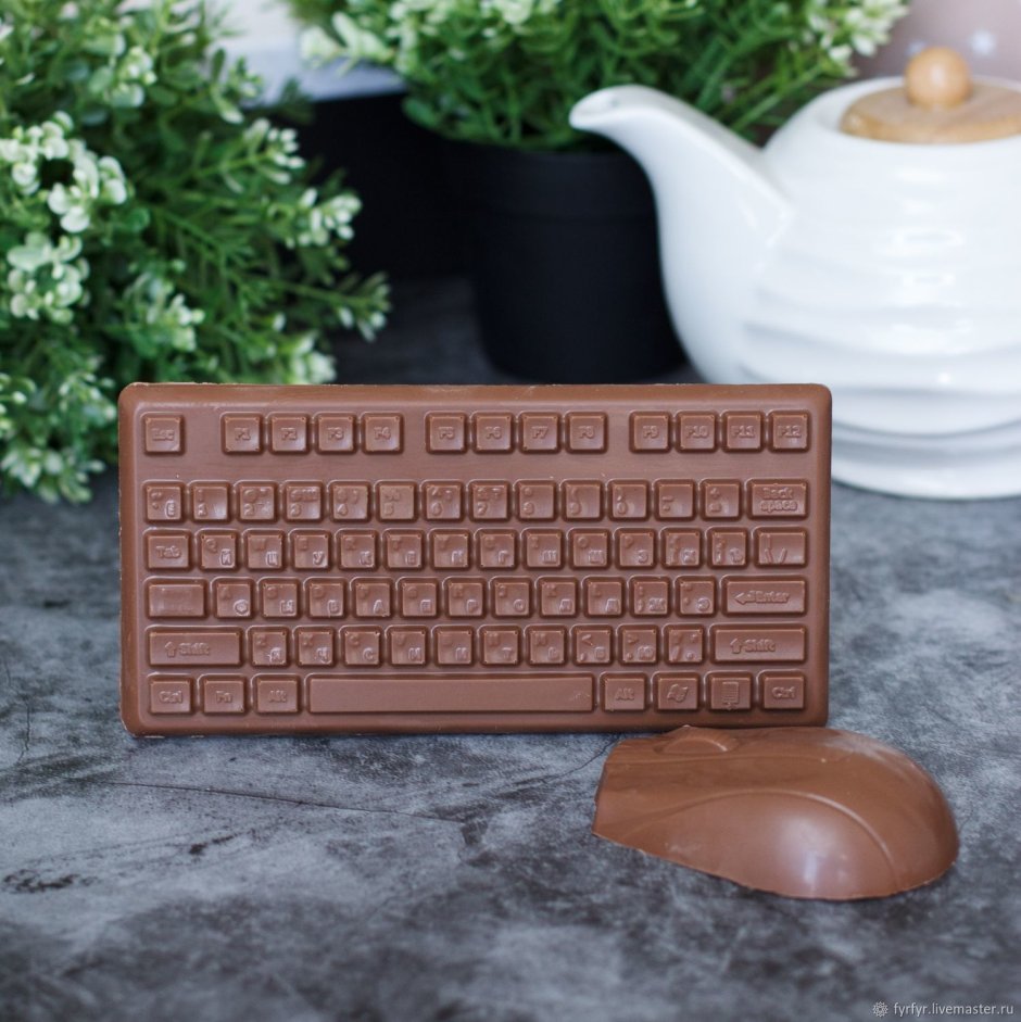 Компьютерная клавиатура из шоколада
