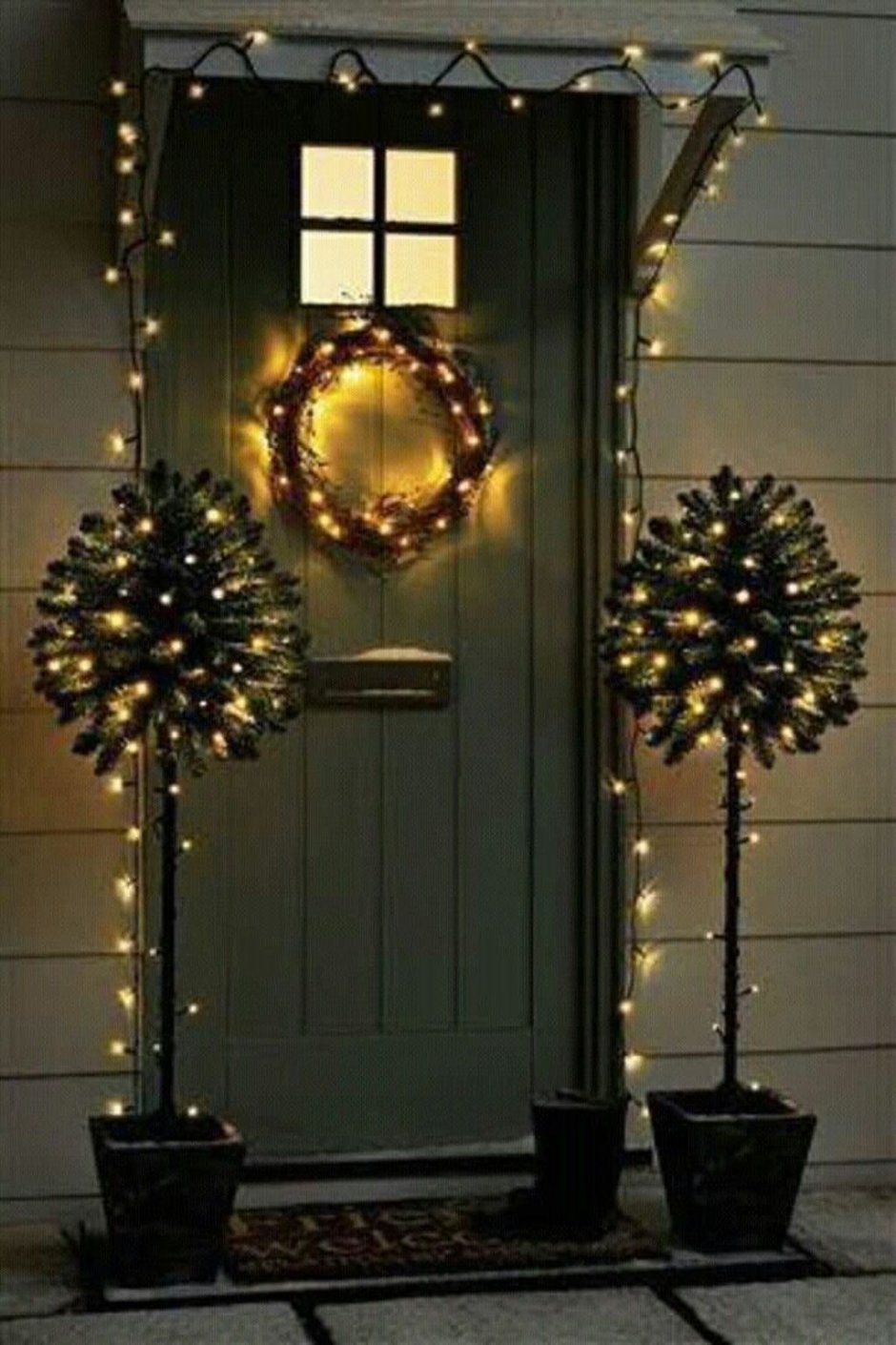 Новогодний декор на дверь