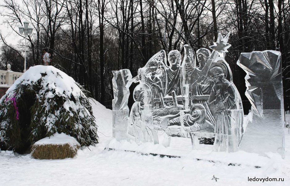 Скульптуры изо льда Рождество