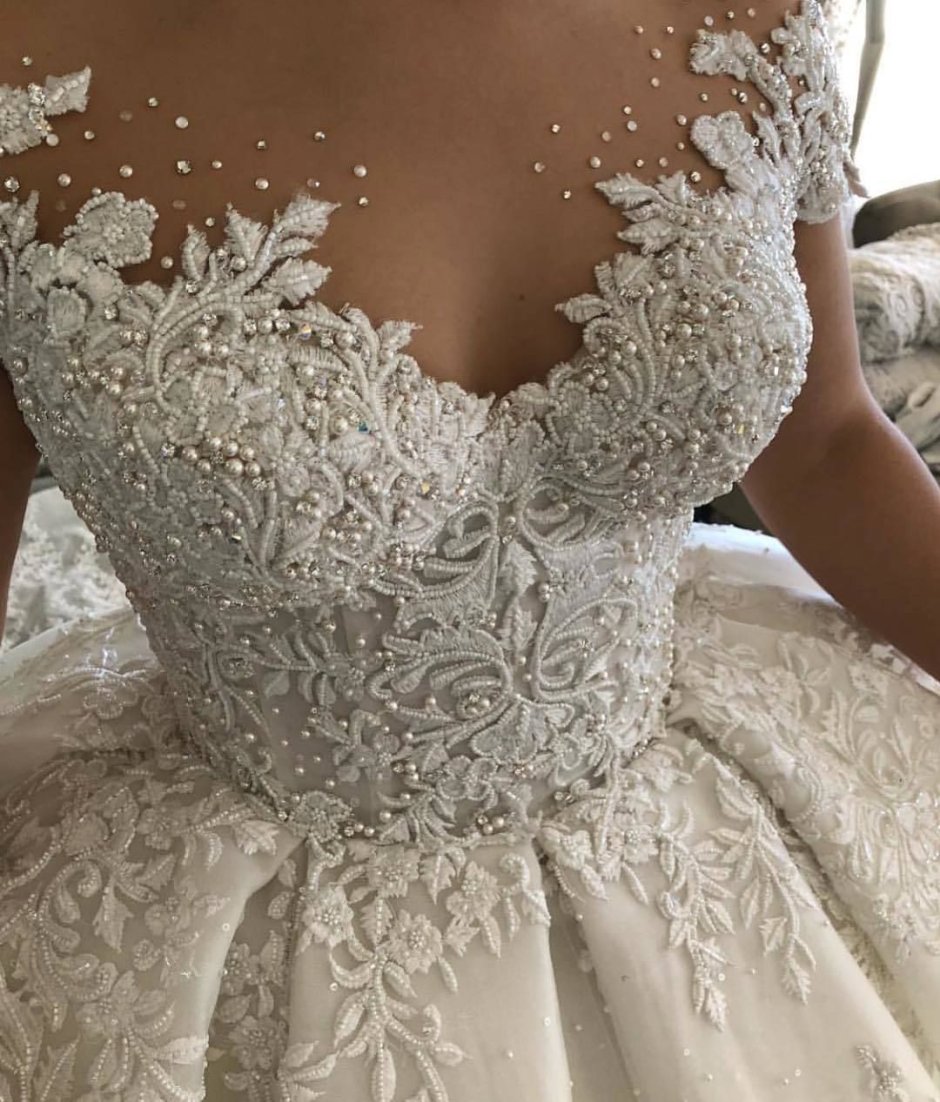 Свадебное платье с вышивкой