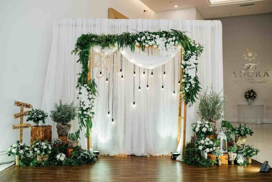 Свадебная арка с зеленью