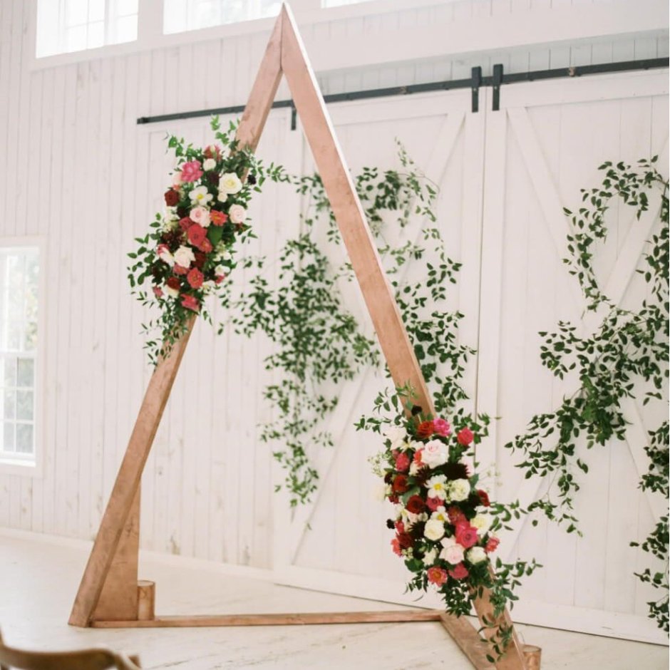 Деревянная арка на свадьбу