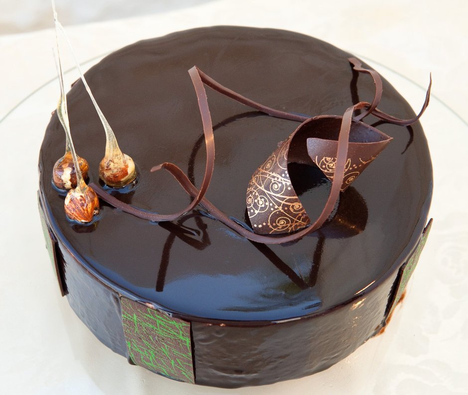 Торт с шоколадной шкатулкой