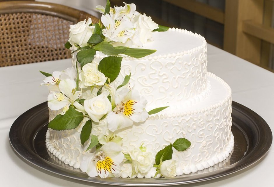 Свадебный торт на Подносах белый